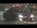 大雪の東京警視庁パトカーの目前を信号無視で逃げ切る4WD車。Flew out from a police car.