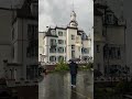 تصويري مع تساقط المطر في باحة فندق قصر شاتو غيتش Hotel ChateauGutsch في مدينة لوزيرن سويسرا شهر تصويري مع تساقط المطر في باحة فندق قصر شاتو غيتش Hotel ChateauGutsch في مدينة لوزيرن سويسرا شهر