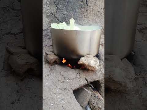 محشي كرنب على الكانون يوم الجمعه مع صوت اذاعه القران الكريم     القرية أيام زمان