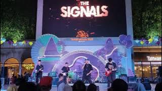 LUKA LAMA..THE SIGNALS COVER COKELAT BAND SUMMARECON MALL BEKASI #thesignalsband #summareconbekasi