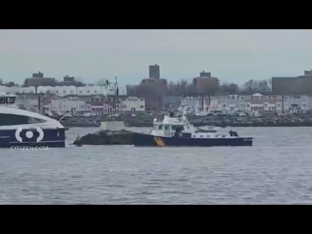 Boat Capsizes In Queens 4 People Rescued Fdny