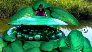 😱😱The girl discovered a giant green clam filled with tempting green pearls, it's really beautiful