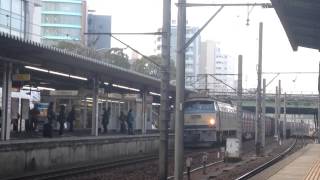JR貨物 EF66-33号機 金山通過 (長めの警笛2発付き)