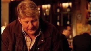 Rolf Lassgård tycker att Helena Bergström sänder ut signaler.