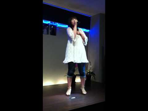 絢香、『おかえり』を歌う、石川真帆ちゃん
