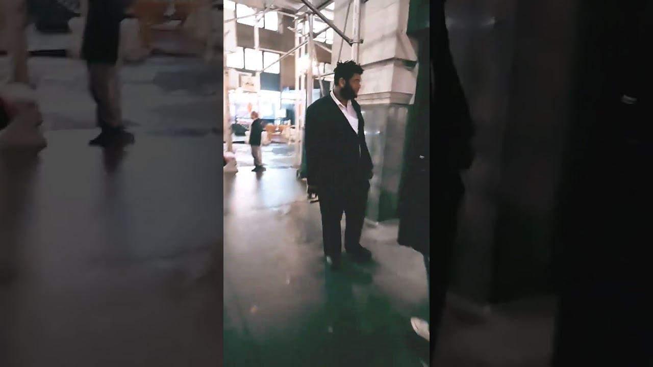 Housing Works Cannabis Dispensary Line 2022 Dec 31 New York City NYC Legalized Day 2 Nearby Subway