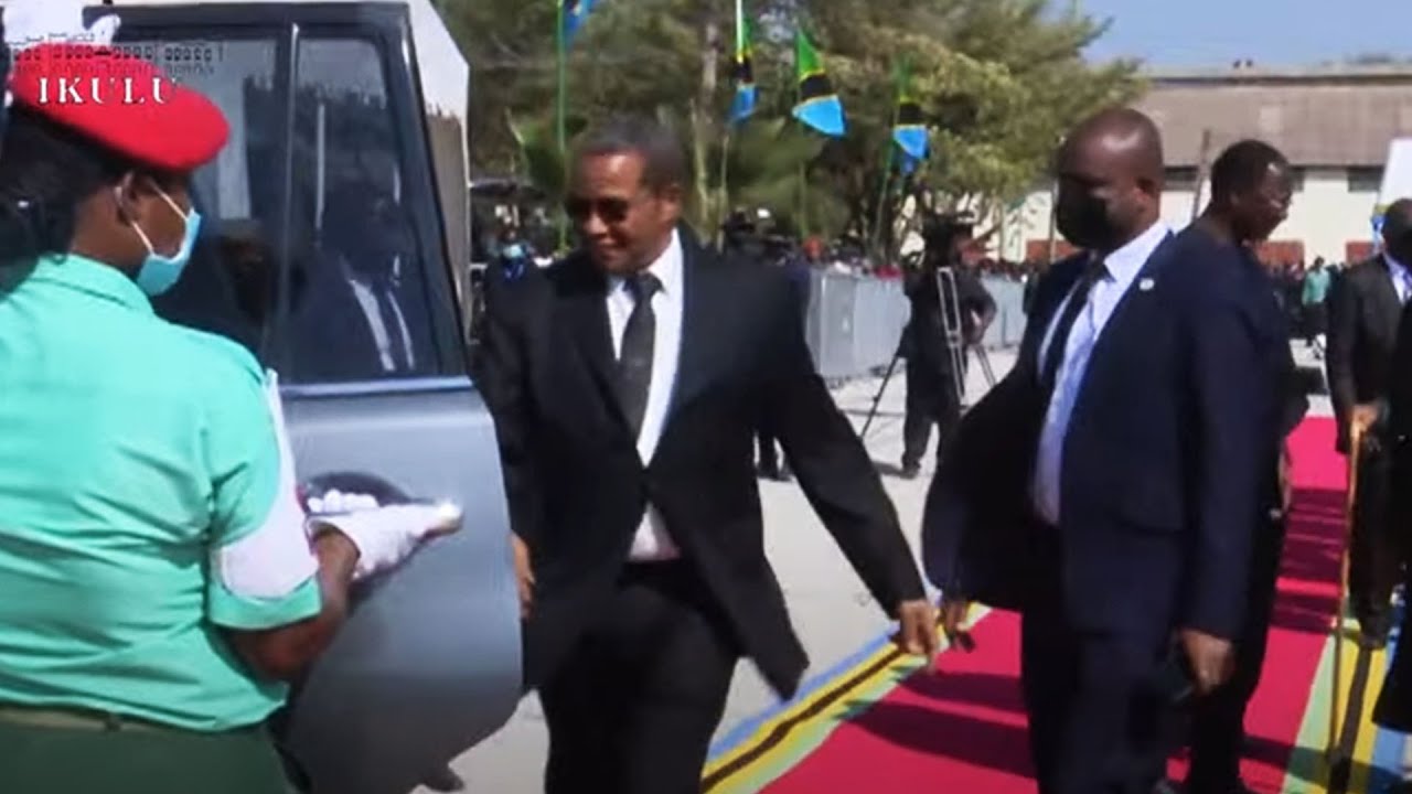 Tazama Mstaafu Kikwete, Mwinyi walivyoondoka kwenye viwanja vya mashujaa