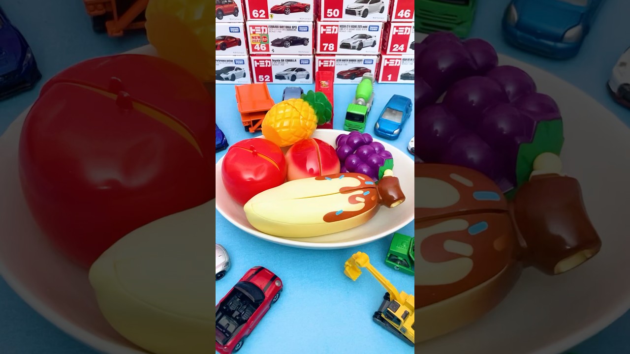 A Blue Tomica From a Yellow Banana! 💙🍌