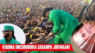 Tazama: Hali Ilivyokuwa Diamond Platnumz Agawa Pesa Jukwaani