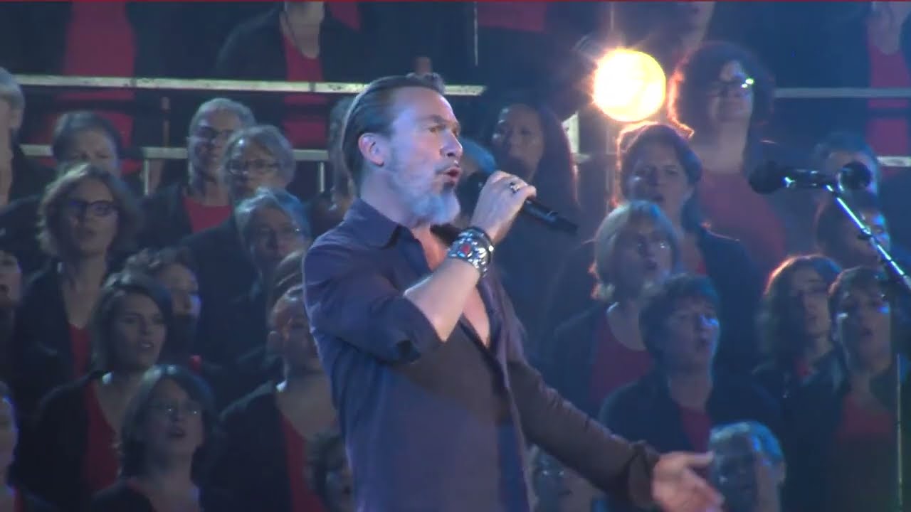 1000 choristes chantant Florent Pagny - FCA 2017 - Florent Pagny -  Extrait Chanter