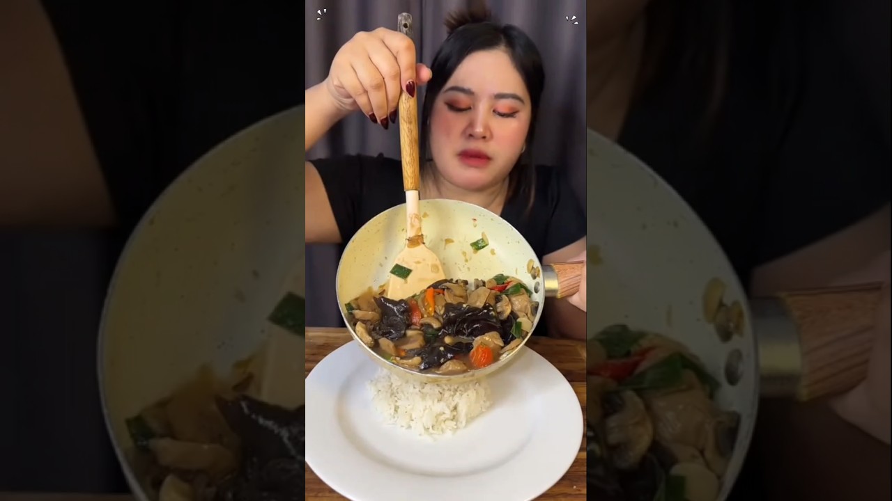 MENU ANDALAN AKU GUYS!!! OSENG BAKSO JAMUR😍🤤 #mukbang #viral #food #shorts