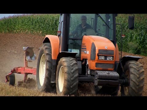 tracteur-renault-630-rz-au-labour---charrue-reversible-4-socs---franche-comté