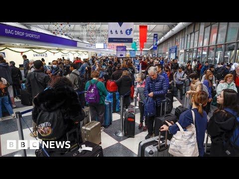 US winter Storm Elliott triggers Christmas travel chaos - BBC News