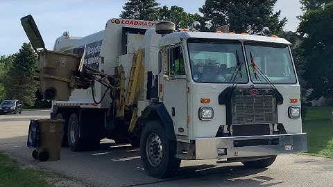 Pleasant Prairie, Wisconsin Pete 520 Loadmaster Eclipse Garbage Truck!