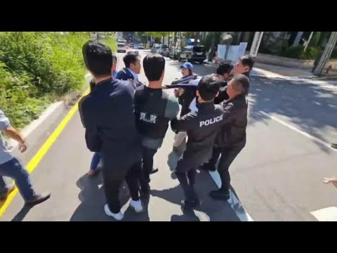 황경구 등에 집단폭행 당하는 서울의소리 이명수 기자 