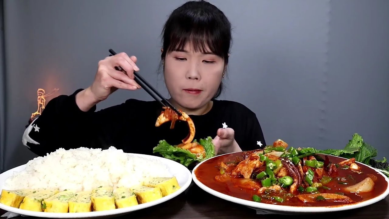 Смелый, жареного кальмара, мукбанга.