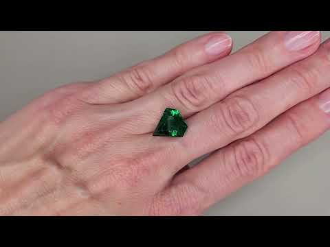 Emerald Vivid Green in shield cut 5.15 carats, Zambia Video  № 1
