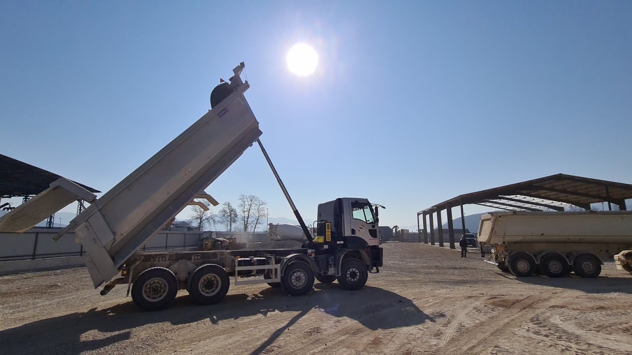 GB LIKA: Istovar pijeska u tvornici betona u Otočcu