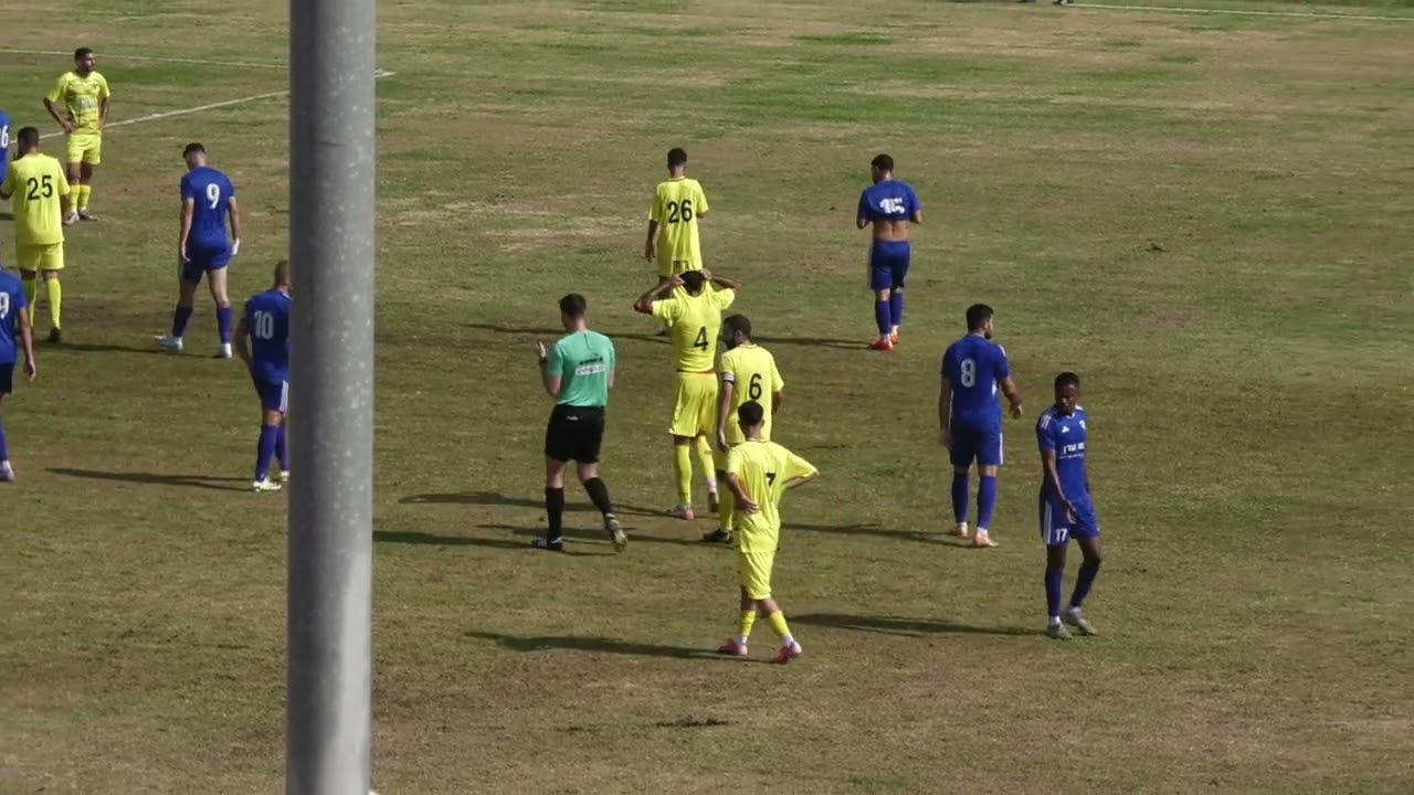 צילום ספורט ממשחק ליגה ב' דרום ב' בין מכבי עירוני נתיבות בכחול לבית"ר יבנה בצהוב, 8.11.2024.