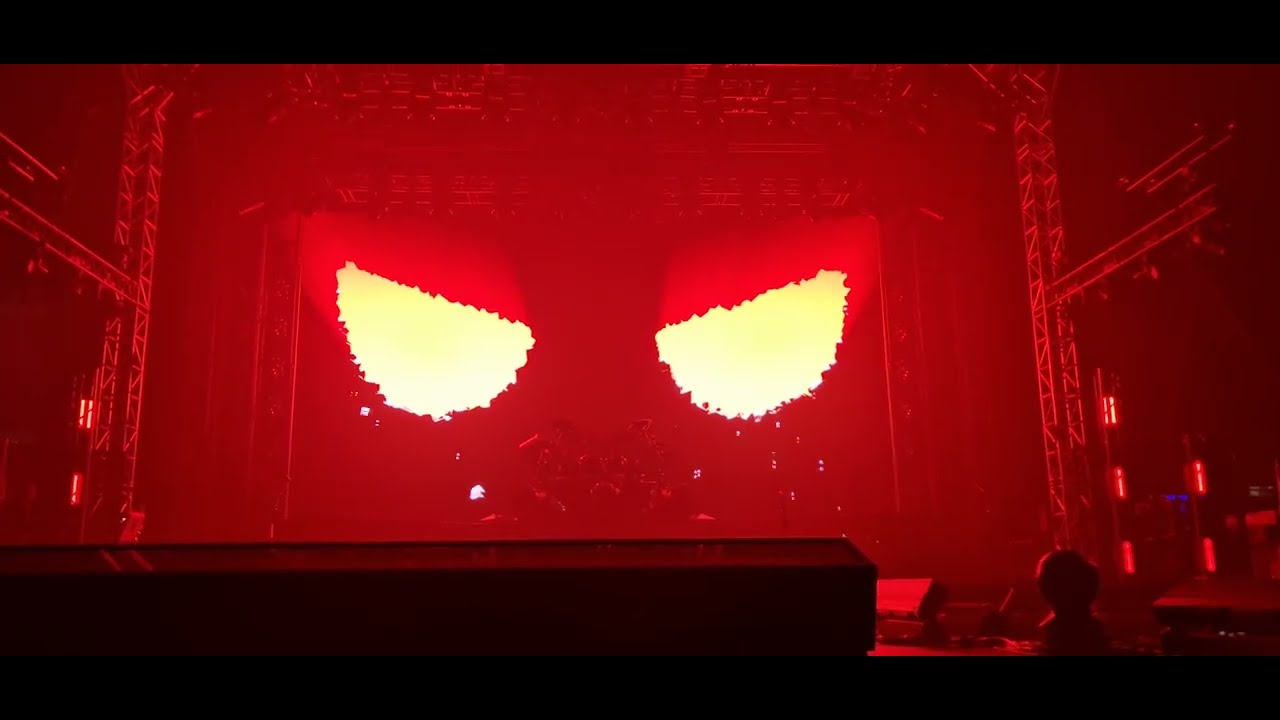 Helloween - 01 Intro + March of Time - Zvolen 25.10.2025