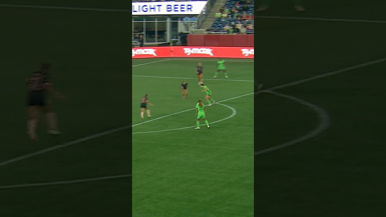 Sammy Smith's strike sneaks through ⚡️⚽️ #nwsl #soccer #football