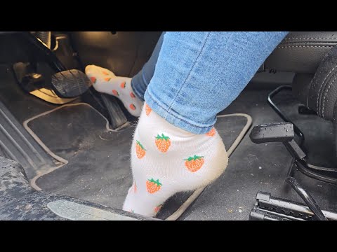 Hard Revving BMW 118i Dirty Socks Preview