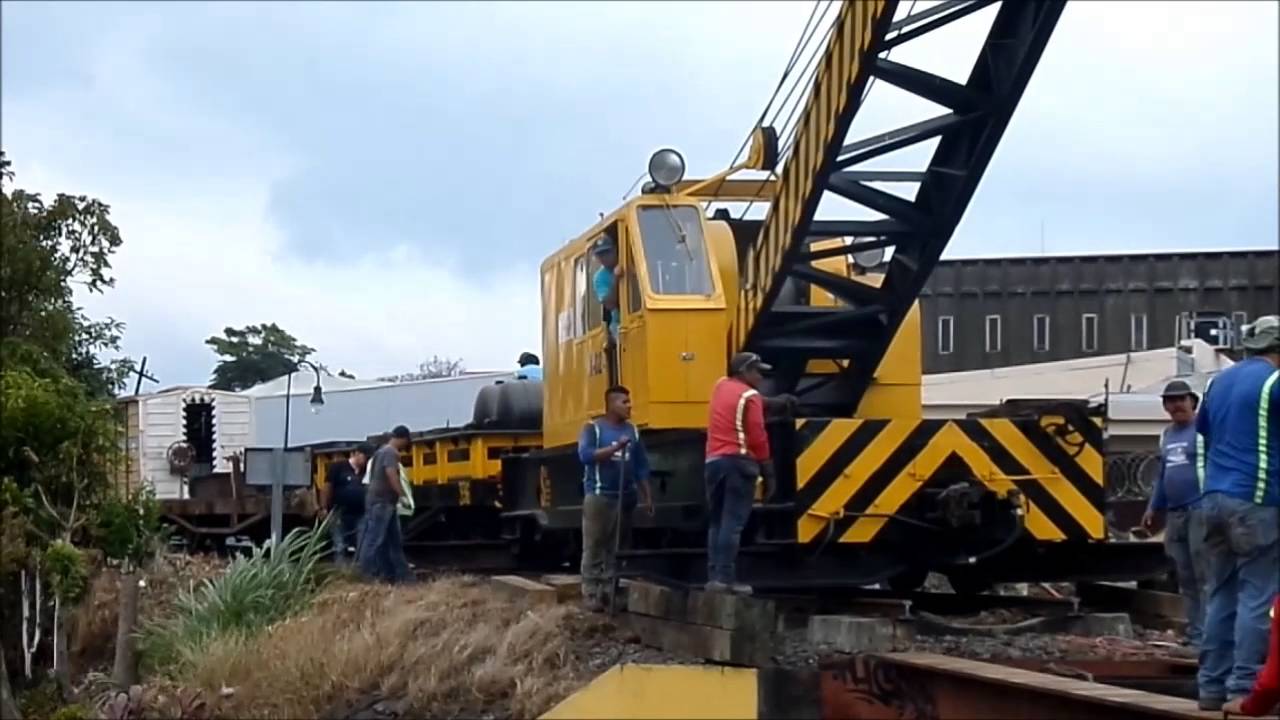 Tren de Trabajo del INCOFER con la Grúa ORTON X02 Trabajando en El Puente sobre Avenida 7