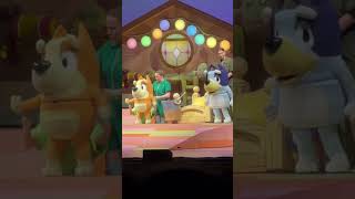 Bluey and Bingo sing “10 Green Bottles” #bluey #blueylive
