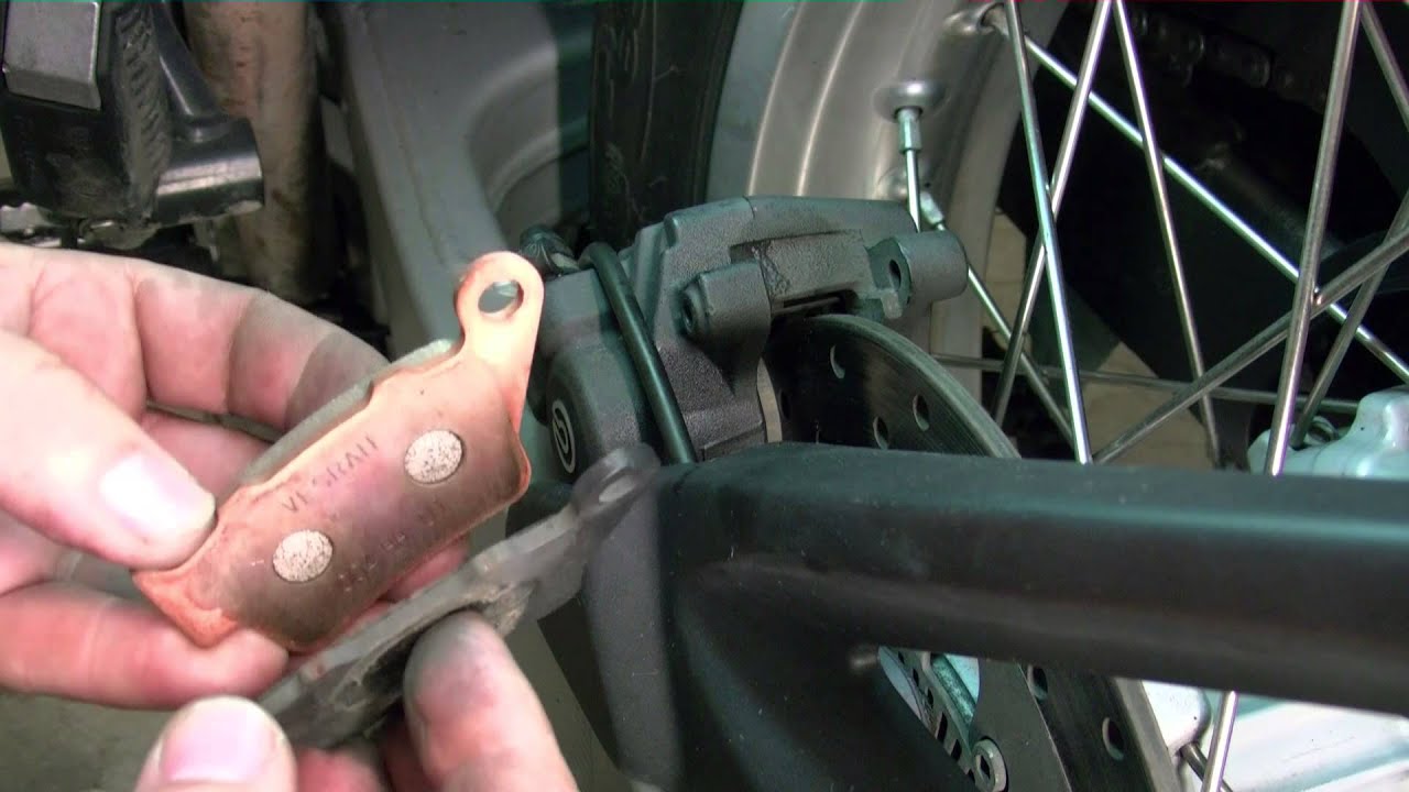 BMW F650GS wymiana klocków hamulcowych tył. YouTube