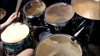 Aquarian Drumheads® CC-20 Classic Clear™ Parche Bombo 20" video