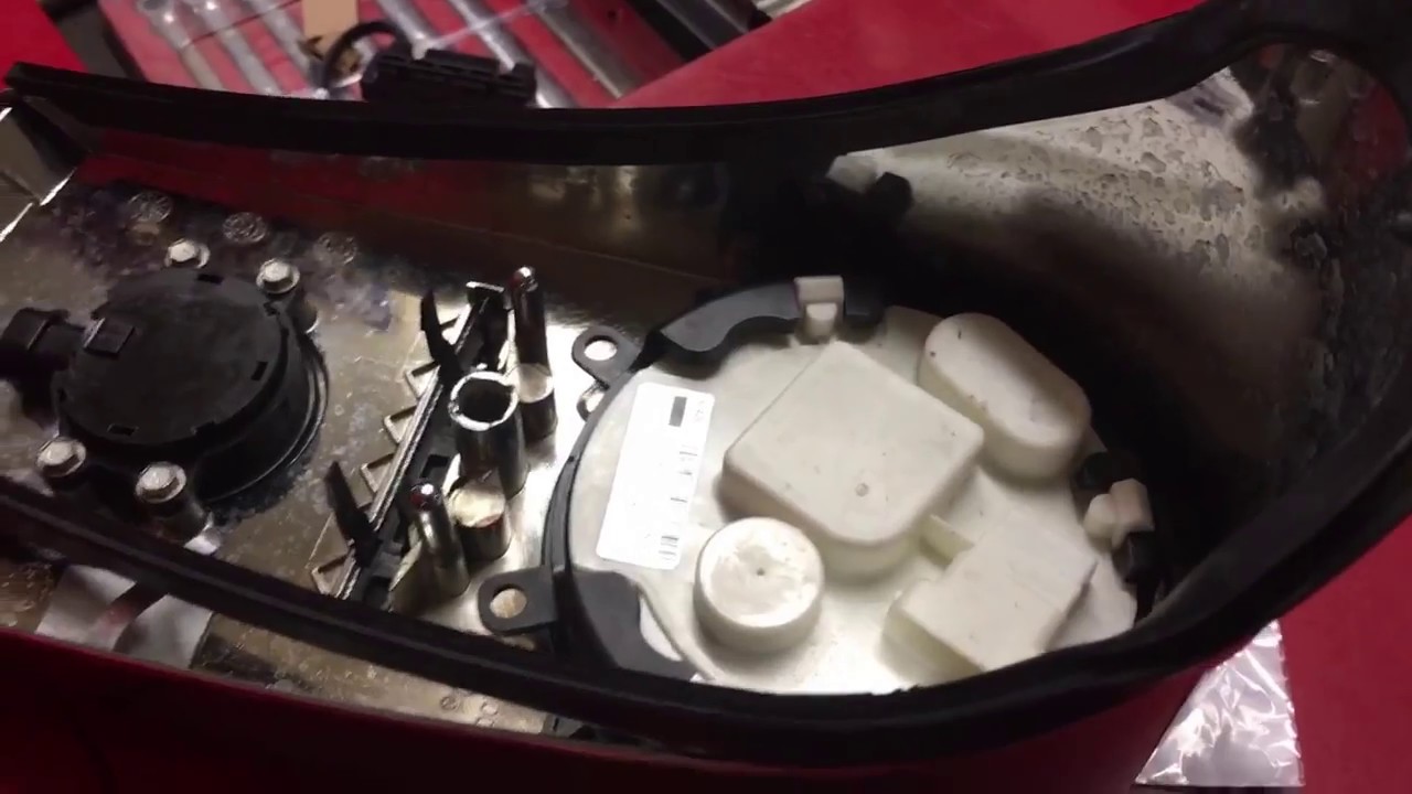 L.E.D. Indicator Lamp Assembly Replacement on 2011 Softail Deluxe