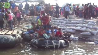 (Ayutla) Cruzando el Rio Suchiate Frontera Entre Guatemala y México