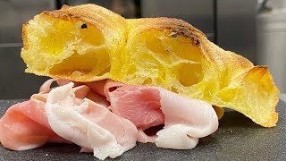 FOCACCIA 100% SEMOLA AD ALTA IDRATAZIONE - LEGGERISSIMA - 24 ORE DI LIEVITAZIONE - ricetta completa