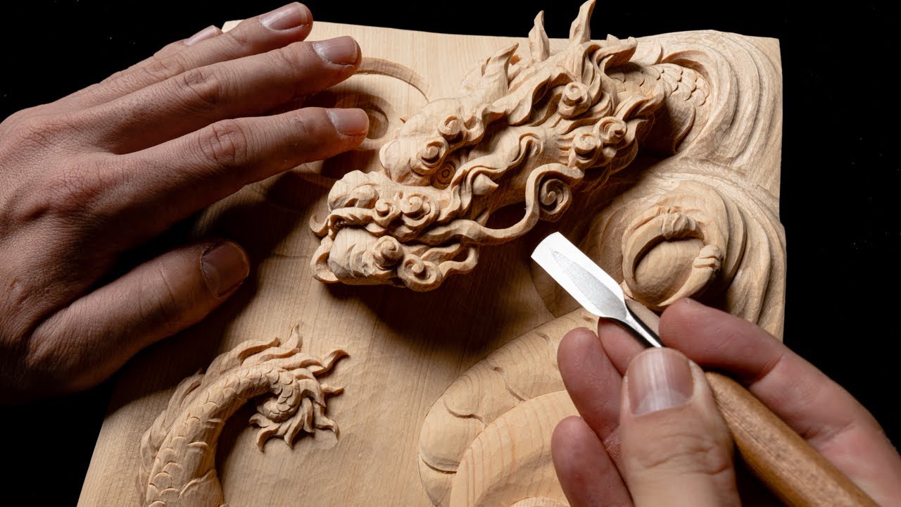 龍の木彫り彫刻