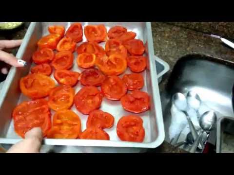 Vídeo: Como Secar Tomates No Forno