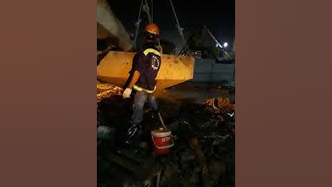 Đổ bê tông  cọc khoan nhồi bằng phương pháp " cắt cầu ".