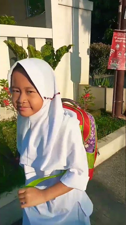 Matahari bersinar ku gendong tas merah ku menuju sekolah 😉 #shorts