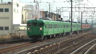 向町から出庫する１１３系