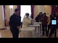 عريس وعروسه يشاركان في الانتخابات الرئاسية الروسية يوم زفافهما 