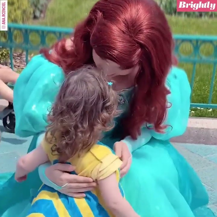 Toddler dressed as Flounder from 'The Little Mermaid' meets Ariel at Disneyland l GMA