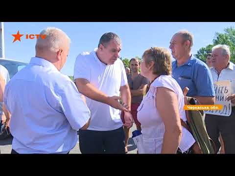 Півметрові ями, вкриті шаром пилу! Чому не ремонтують дорогу Канів-Кременчук
