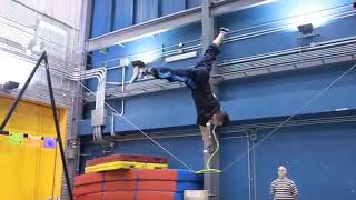 Incredible Slack Wire Performer v11WW3sw140617