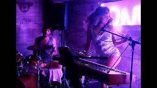 Iono Lutrev - Les Chiens Live