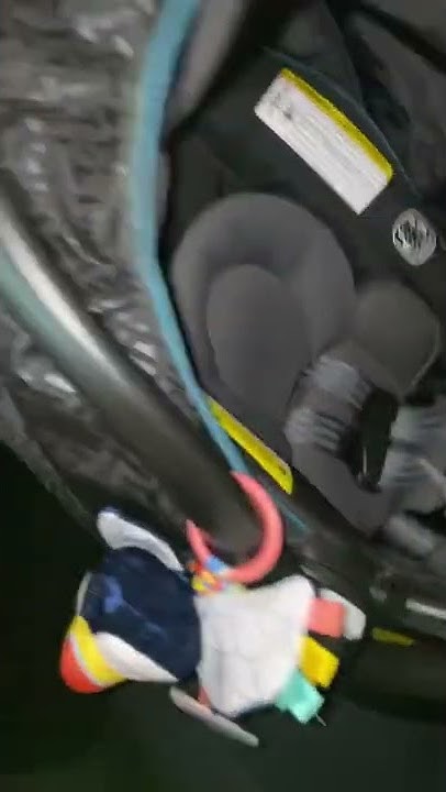 How to remove graco click connect car seat from base