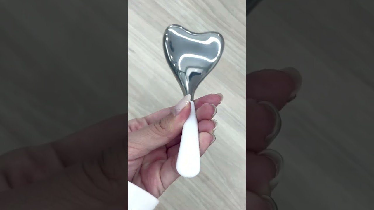 Ultimate Stainless Steel Face Roller– Instant Cooling & Lifting Effect!