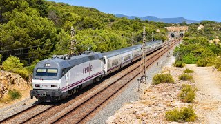 Trenes en la Costa del Garraf entre tierra y mar