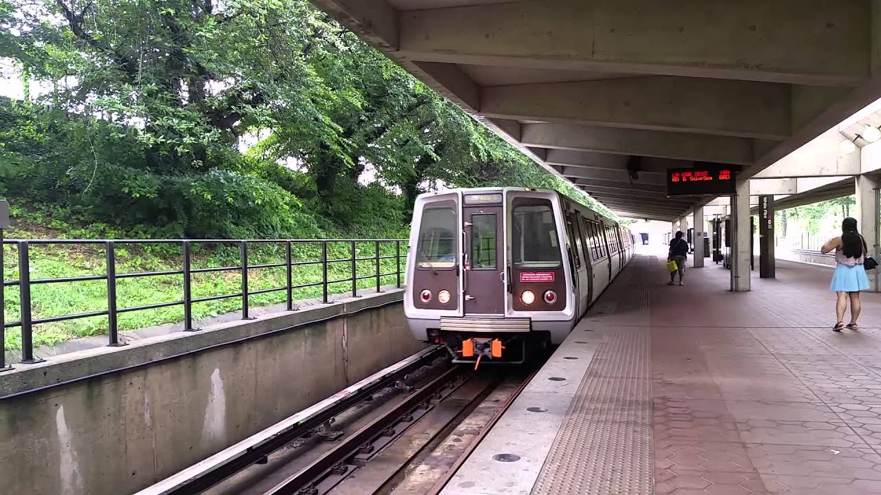 4000 serries railcar at white flint metro station