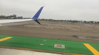 United 737 Taking off from John Wayne Airport Orange County in May 2026