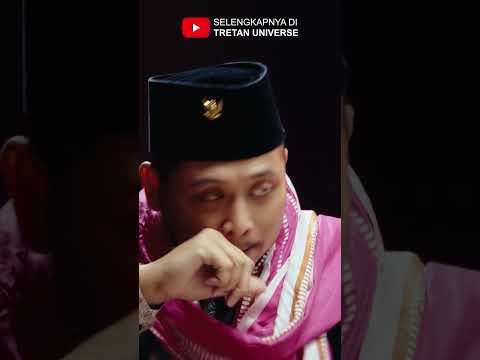 Orang Ketiban Huruf A di Pantai Losari - Tahan Sabar