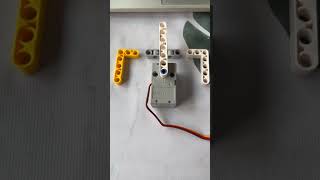 Programa un servo para hacer elecciones al azar programando con MakeCode tu placa microbit